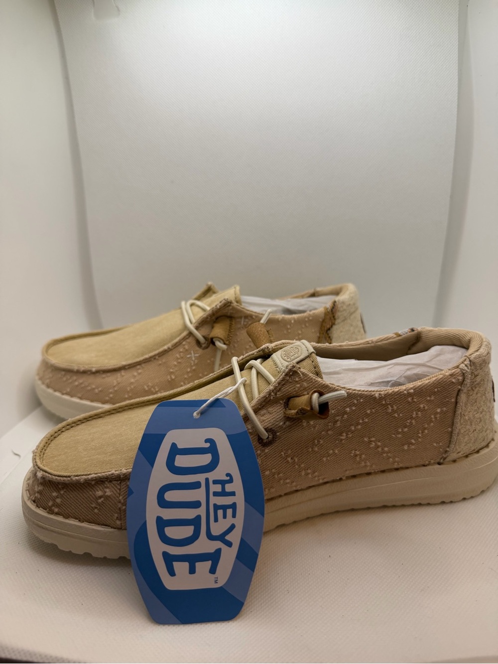 Hey Dude Beige Canvas Women’s sz 6 Slip-Ons